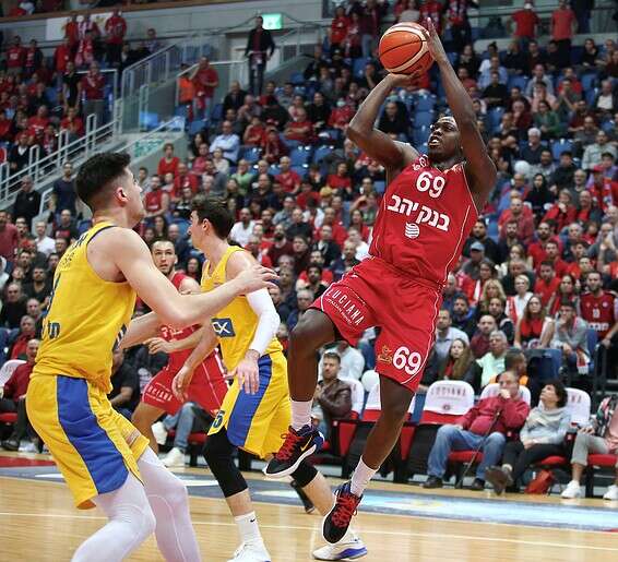 בראון. קרמר קודם כל מנהל משחק // צילום אלן שיבר